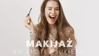 Uśmiechnięta kobieta w złotej sukience z cekinami trzyma tusz do rzęs. Idealny makijaż do złotej sukienki na wielkie wyjście.