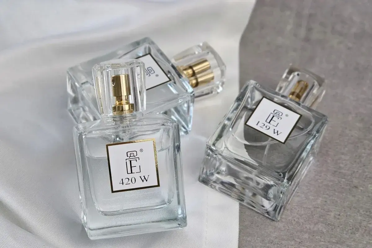 Eleganckie flakoniki perfum, które według mężczyzn są najseksowniejsze. Zapach, który przyciąga i uwodzi.