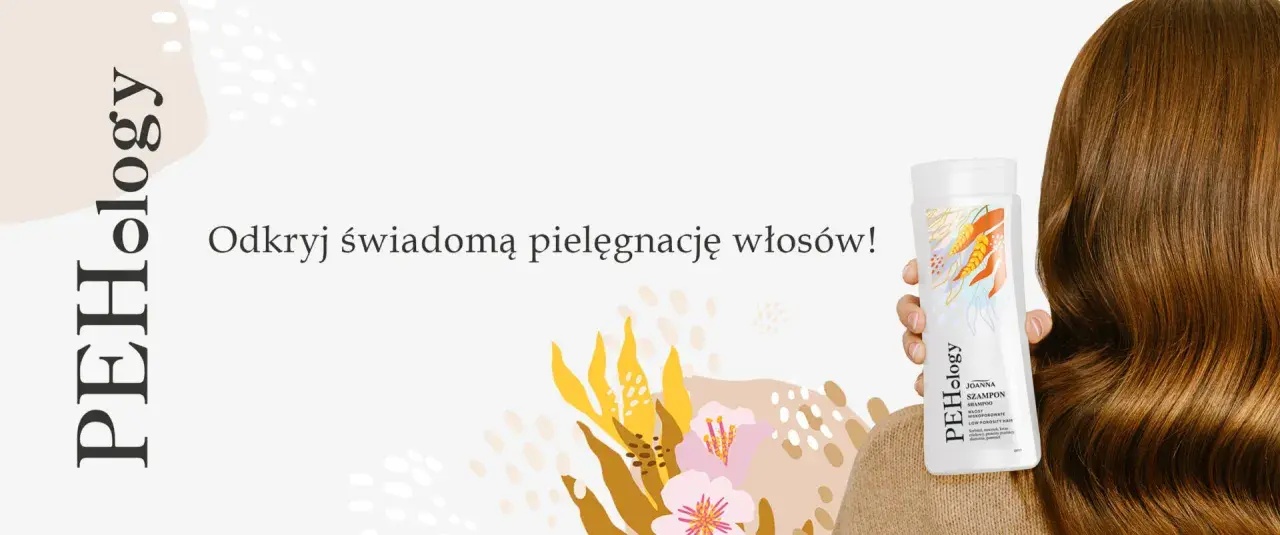 Odkryj świadomą pielęgnację włosów z PEHology. Dłoń trzyma butelkę szamponu na tle pięknych, brązowych włosów i abstrakcyjnych wzorów.